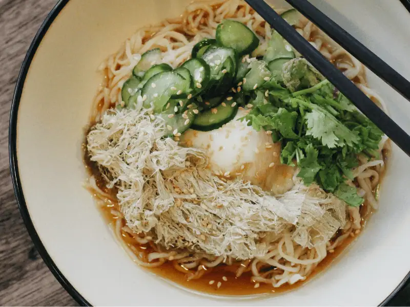 Carb rich pre-marathon dinner with noodles and protein